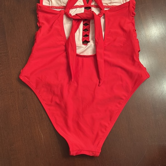 Brand New Cupshe Red One-Piece Swimsuit Cutouts V-Neck Criss Cross Tie Back - Picture 10 of 16
